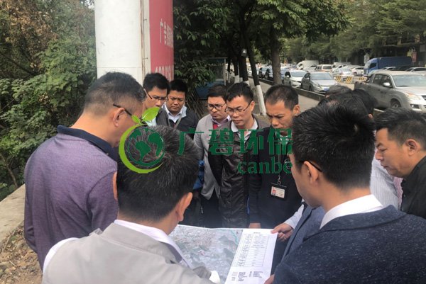 大良街道、順控環(huán)保水務等領導到金陡涌黑臭水體治理現場視察工作(圖4)